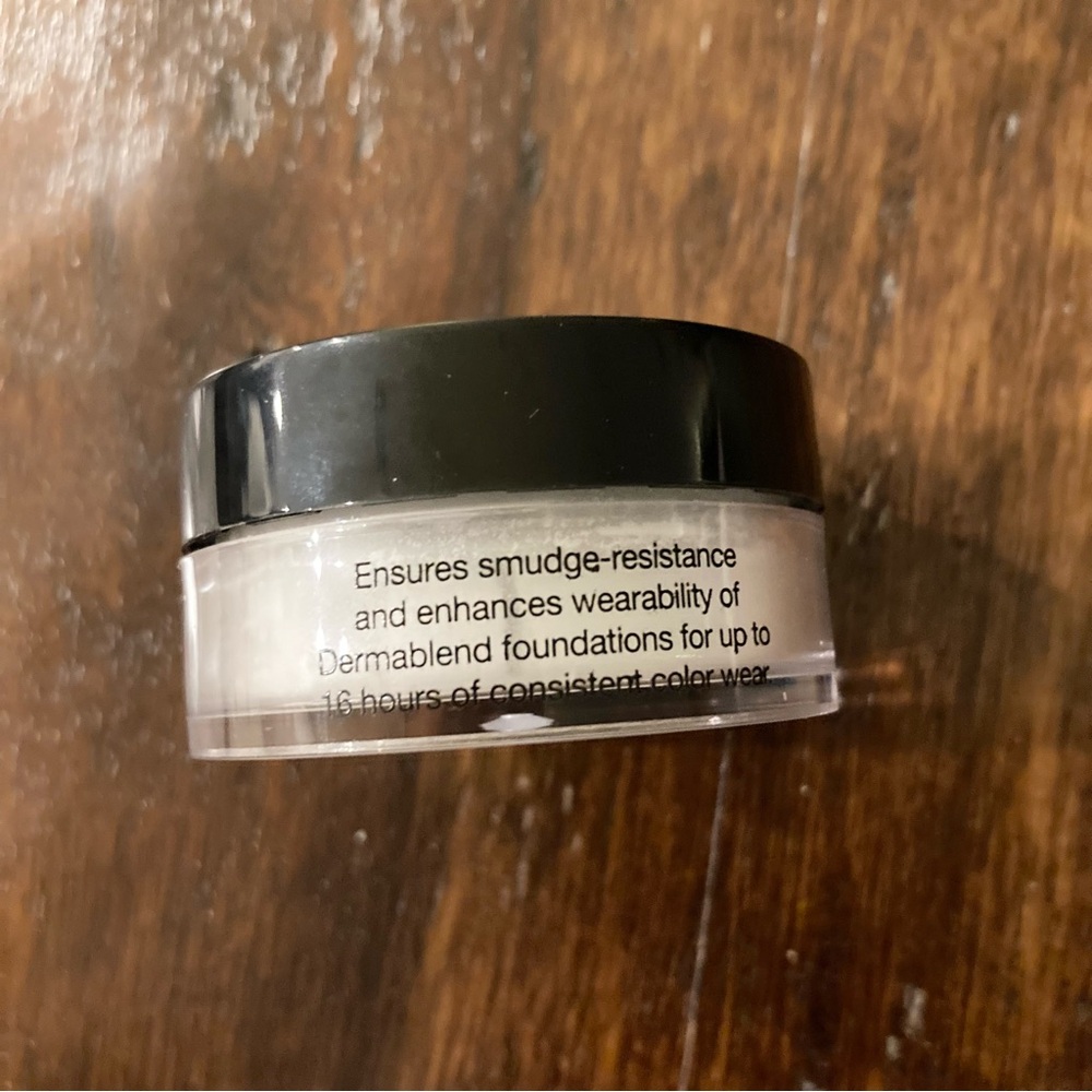Dermablend Loose Setting Powder Makeup - Picture 3 of 4